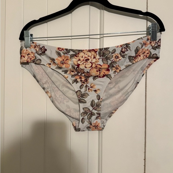 Jessica Simpson Maternity Floral Swimwear - Picture 8 of 13